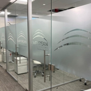 lap-cua-kinh-cuong-luc-binh-tan-gia-re-mau-dep-nhom-kinh-minh-phuoc