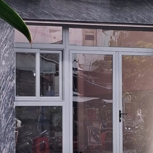 nhom-kinh-binh-tan-giai-phap-hien-dai-cho-khong-gian-song-tien-nghi